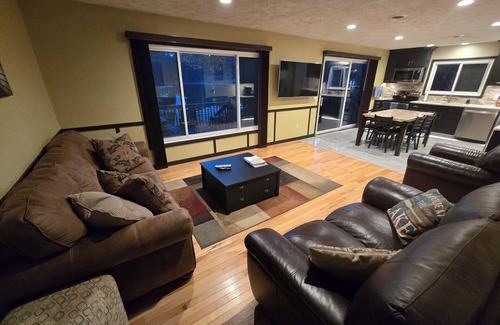 Mayfield House | Freshly renovated house on Spider Lake