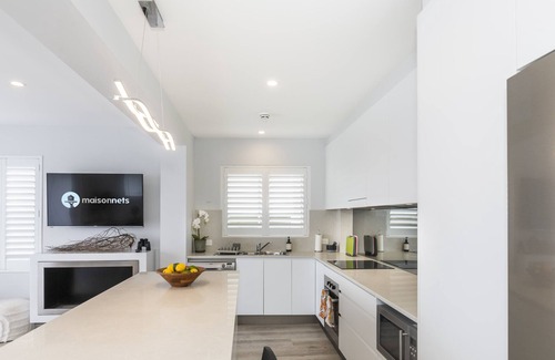 Queenscliff Apartment | Freshwater Beach Manly Great Views & Parking