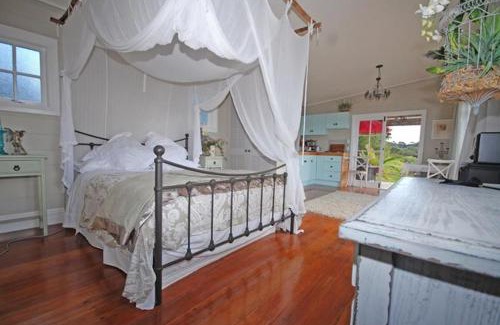 Waimauku Villa | Freshwaterfarm Cottages - Muriwai