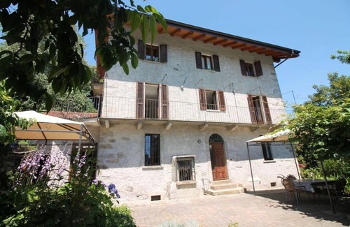 Vacciago Apartment | Frey apt. 1 + Frey apt. 2 at Lake Orta with garden and pool