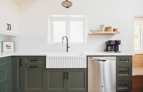 Tobermory Cottage | FreyBear - Luxury Lakefront to Lakehuron & Hot Tub