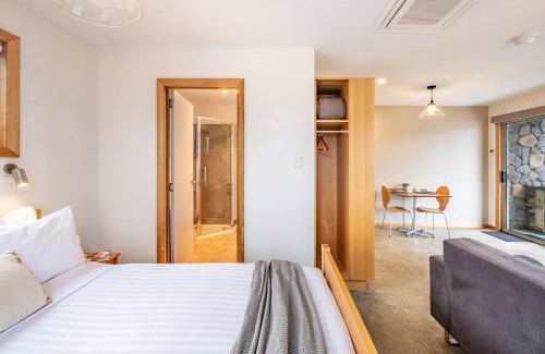 Coles Bay Apartment | Freycinet Stone Studio 7 - Quartz