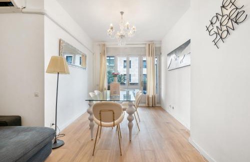 Esquerra de l'Eixample Apartment | Fridays Flats Spacious 4br Family Retreat