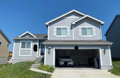 North Central Omaha House | Friendly 1 bed room, shared bath with free parking