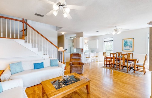 Audubon Place House | Friendly Duplex w/Full Kitchen, Central AC, Washer/Dryer, & High-Speed WiFi!