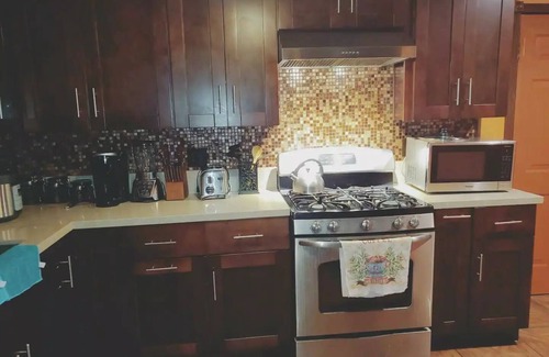 Compton House | Friendly Entire House W/ Big Backyard @Compton
