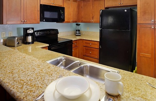 San Diego Country Estates Apartment | Friends Getaway! Kitchen, Pool, Golf, Short Drive to Lenora Winery