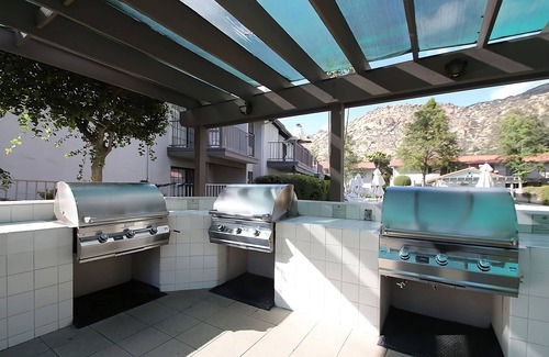 San Diego Country Estates Apartment | Friends Getaway! Kitchen, Pool, Golf, Short Drive to Lenora Winery