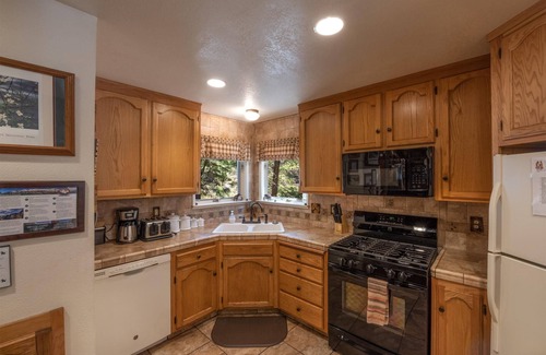 North Wawona House | Friends Lodge