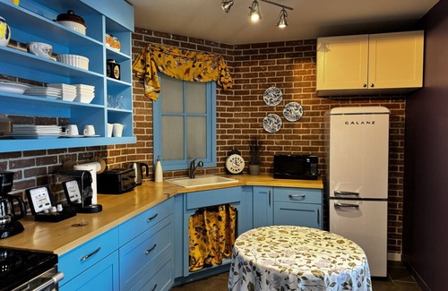 Cite Multimedia Apartment | Friends-Themed Loft | Old Montréal