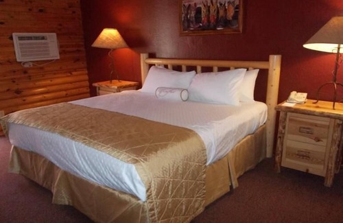 Kohls Ranch Resort | Friends Vacation, Pool, Mini Golf