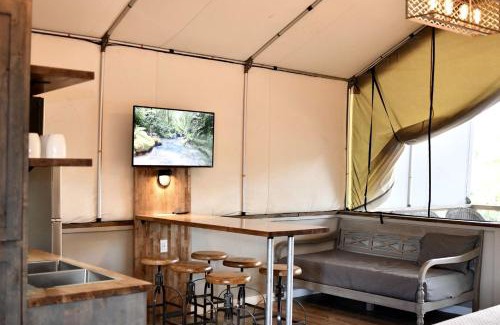 Sutherland Springs Other | Friendship by the Water: Texas Tented Cabin Oasis for a Lakeside Getaway