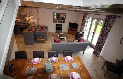 Faversham House | Frith Farm House Cottages