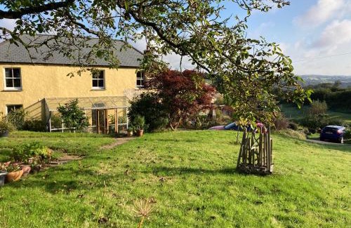 Torrington Bed & Breakfast | Frizenham Farmhouse