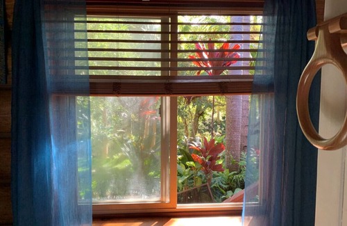 Kukuihaele Cabin | FROG POND Cozy, streamside family cabin for 3 - 4