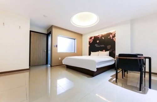 Chinjam Hotel | From H Sum Hotel Yuseong Branch
