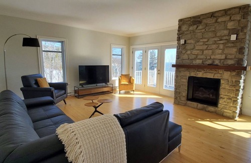 Cap-a-l'Aigle House | From La Grève - view of the river