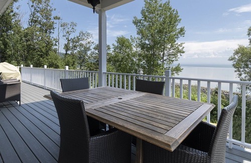 Cap-a-l'Aigle House | From La Grève - view of the river