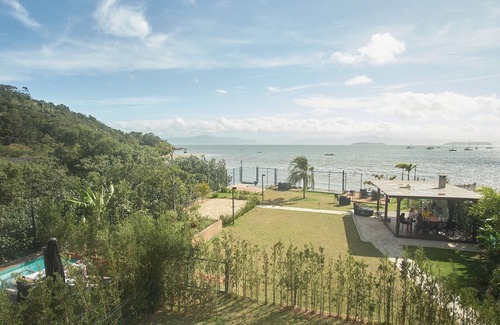 Santo Antonio de Lisboa House | From living room to beach! Most gorgeous sunset!