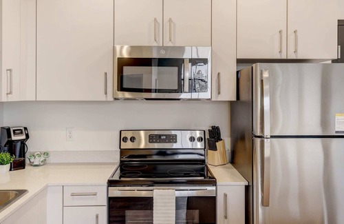 Downtown Lincoln Apartment | Frontdesk | 1 BR Apt by Schwartzkopf Park