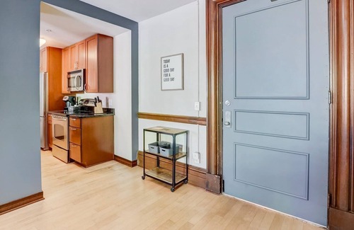 Downtown Lincoln Apartment | Frontdesk | 2 BR Apt by Nebraska State Capitol