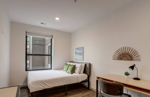 Downtown Lincoln Apartment | Frontdesk | 4 BR Apt near the Deer Springs Winery