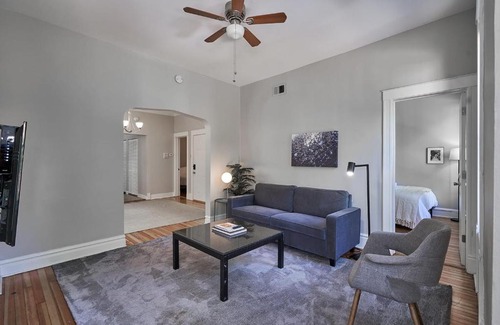 Wrightwood Neighbors Apartment | FRONTDESK Bright Open 3 BR Apt in West DePaul