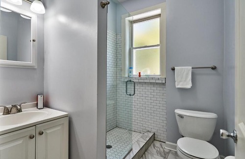 Wrightwood Neighbors Apartment | FRONTDESK Bright Open 3 BR Apt in West DePaul