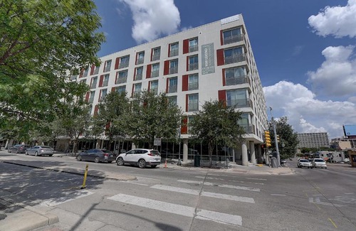West Campus Apartment | FRONTDESK Pointe on Rio Apts West Campus Austin