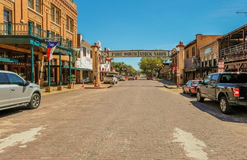 Fort Worth Apartment | FRONTDESK Southside District Apts Downtown Fort Worth
