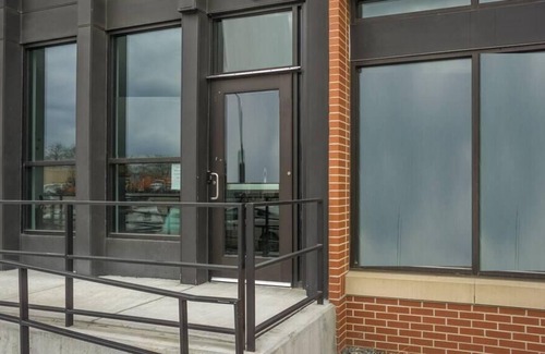 Downtown Des Moines Apartment | Frontdesk | Spacious and Updated 2 BR Apt