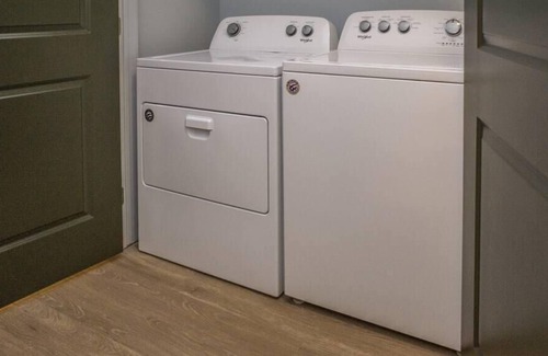 Downtown Des Moines Apartment | Frontdesk | Updated 2 BR with Parking