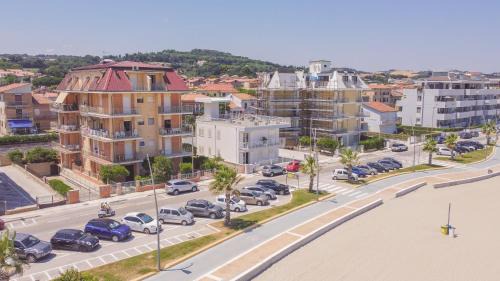 Civitanova Marche Apartment | Fronte Mare con Parcheggio by Host Hero