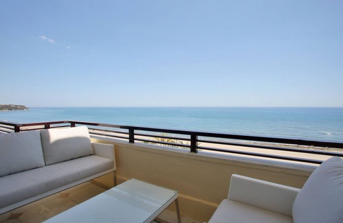 Estepona Apartment | Frontline Estepona Penthouse Duplex With Roof Top Terrace & Hot Tub