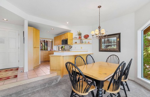 Century West Apartment | Frosty Summit Condo at Mount Bachelor