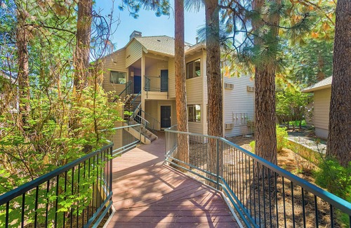 Century West Apartment | Frosty Summit Condo at Mount Bachelor