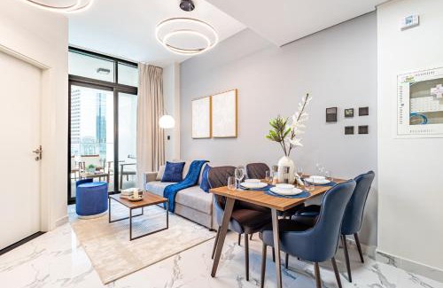 Abu Dhabi Apartment | Full Canal Views - 5 min walk from ADGM, Cleveland & Galleria - Ideal for Corporate Guests & Business Professionals - Huge Balcony