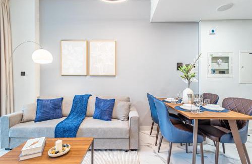 Abu Dhabi Apartment | Full Canal Views - 5 min walk from ADGM, Cleveland & Galleria - Ideal for Corporate Guests & Business Professionals - Huge Balcony