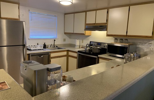 Midtown Sacramento Apartment | Full furnished 2 bedrooms townhouse apartment at midtown Sacramento, California.