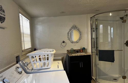 Huntington House | Full House - Safe and Great Location