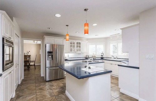 Townline Hill House | Full House with Peaceful neighborhood for Rent— 7 min from YXX