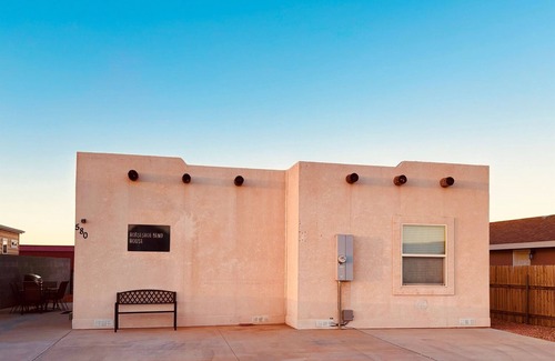 Page House | 🏜️Full Kitchen~1/1 bed/bath in this home at discount🌵near canyons~Boat Parking