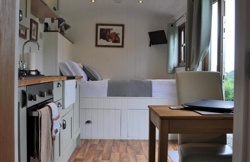 West Down Other | Fullabrook Farm Retreat, The Shepherdess Hut
