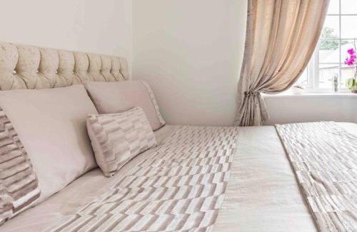 Chudleigh House | Fullers Modern and Stylish Room