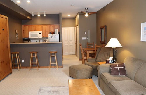 Silver Star Mountain Apartment | Fully Equipped Studio Right at Chairlift! An amazing Ski In/Out Location!