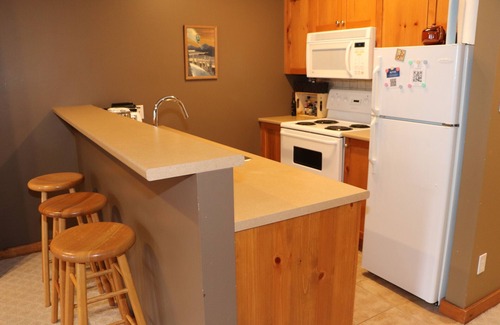 Silver Star Mountain Apartment | Fully Equipped Studio Right at Chairlift! An amazing Ski In/Out Location!