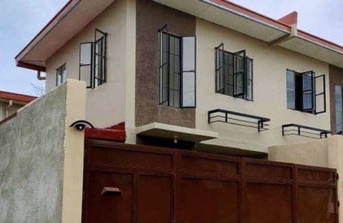 Bauan House | Fully furnished 2-storey townhouse in Bauan