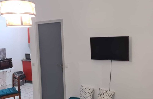 Les Abymes Apartment | Fully furnished, air-conditioned apartment (5 min from airport)