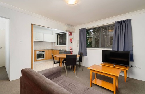 Hornsby Apartment | Fully Furnished and Equipped 2 Bedroom Apartment in Hornsby