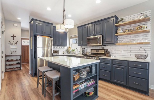 Alto House | FULLY FURNISHED LAKE RENTAL